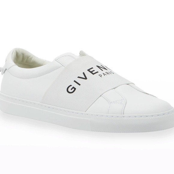 Givenchy
Urban Street Logo Sneakers - Picture 2 of 5